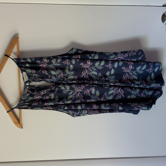 Only worn once, Lush keyhole tank with tie back, size XL - Picture 2 of 2